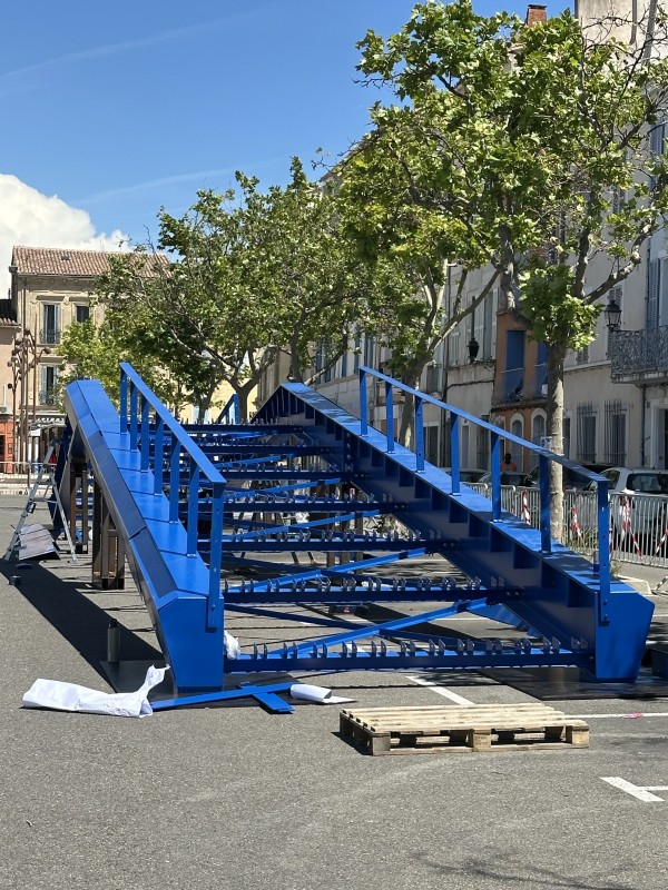 métallisation et thermolaquage en C5 pour une passerelle piétonne pour le port de Martigue dans les Bouches du Rhône
