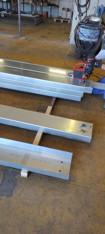 cisaillage et pliage  pour un chantier au pontet 84 pour l entreprise LTP  SITUÉ À saint Laurent  médoc dans le 33