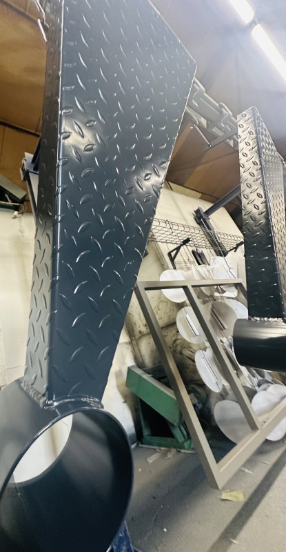 Thermolaquage d’un escalier et de garde corps de mezzanine pour notre Client, Sud fabrication à Saint-Victor Lacoste, 30