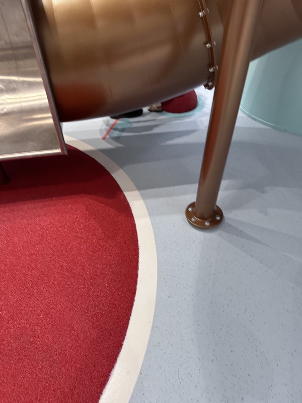 Thermolaquage d'un jeu pour enfant dans la galerie  Cap Costière à Nîmes RAL Alby futura 2525