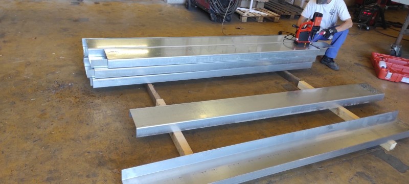 cisaillage et pliage  pour un chantier au pontet 84 pour l entreprise LTP  SITUÉ À saint Laurent  médoc dans le 33