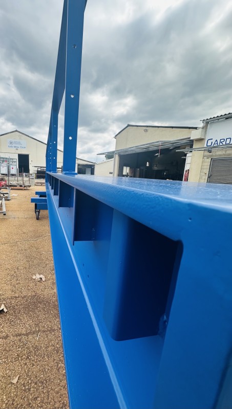 métallisation et thermolaquage en C5 pour une passerelle piétonne pour le port de Martigue dans les Bouches du Rhône