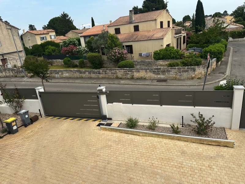 clôture et portail acier thermolaqué 13 34 30 84 et 48 