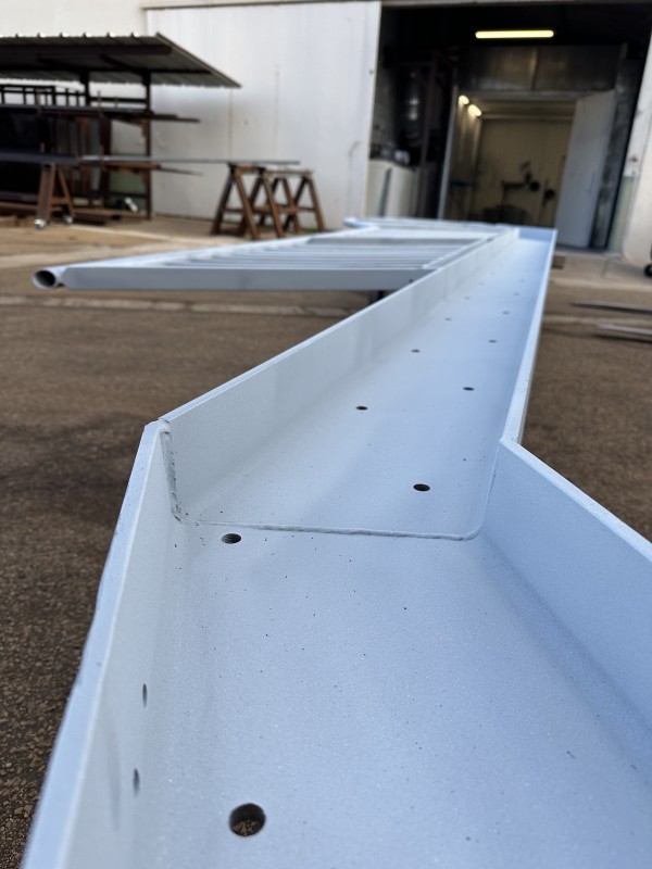 métallisation et thermolaquage d ouvrage pour un escalier d’ un client en RAL 7022 situé à Port de Bouc dans le 13