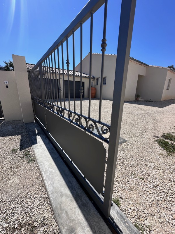 thermolaquage d un portail et portillon en Ral 2900 sur saint Victor Lacoste 30