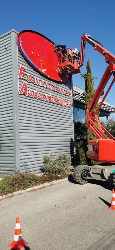 réfection d une enseigne lumineuse pour la société CAL sur montpellier dans le 34