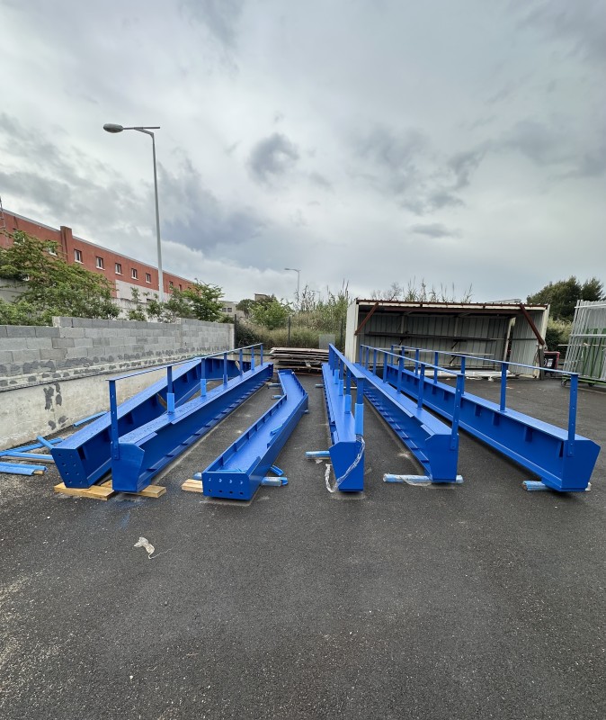 métallisation et thermolaquage en C5 pour une passerelle piétonne pour le port de Martigue dans les Bouches du Rhône