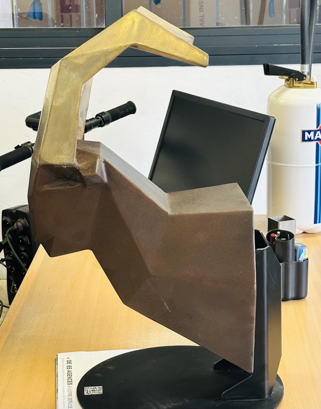 bronzage et thermolaquage en RAL Châtaignes d une sculpture acier  pour notre client ferronnerie DIVOL à barjac 30