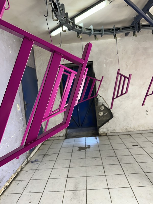 thermolaquage de pièces alu pour un fabricant de mobilier canin plusieurs RAL