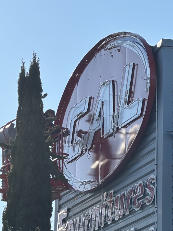 réfection d une enseigne lumineuse pour la société CAL sur montpellier dans le 34