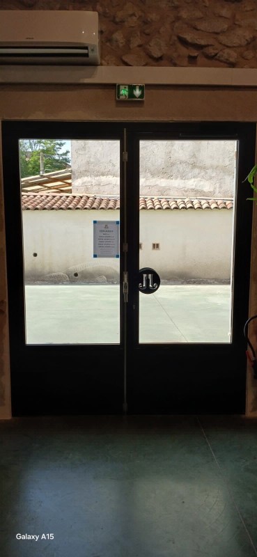 thermolaquage de menuiserie acier en RAL noir 2100sablé pour un client du 34 Hérault 