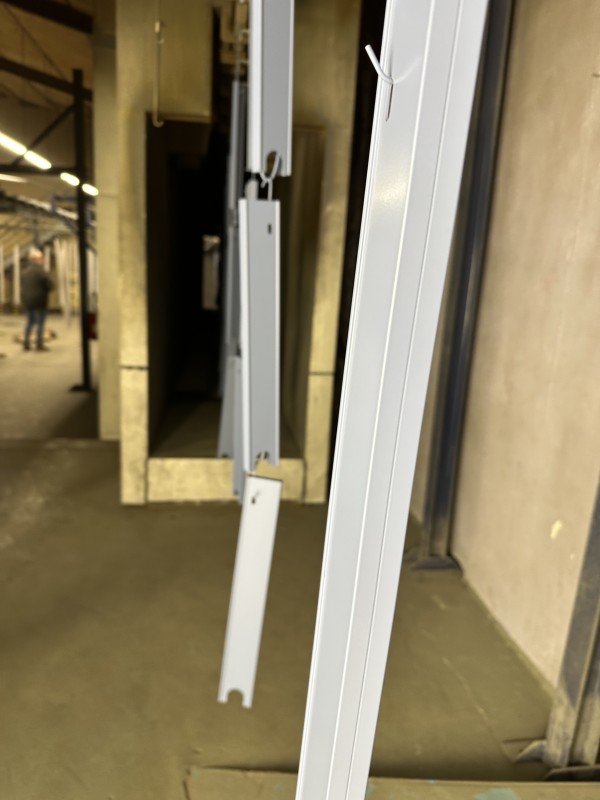 thermolaquage en RAL 5014 mat de garde corps aluminium de toiture