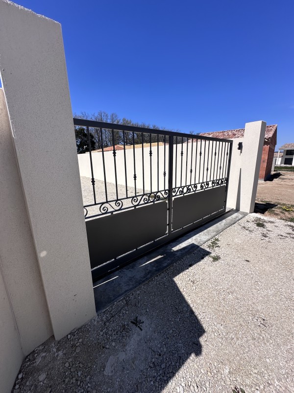 thermolaquage d un portail et portillon en Ral 2900 sur saint Victor Lacoste 30