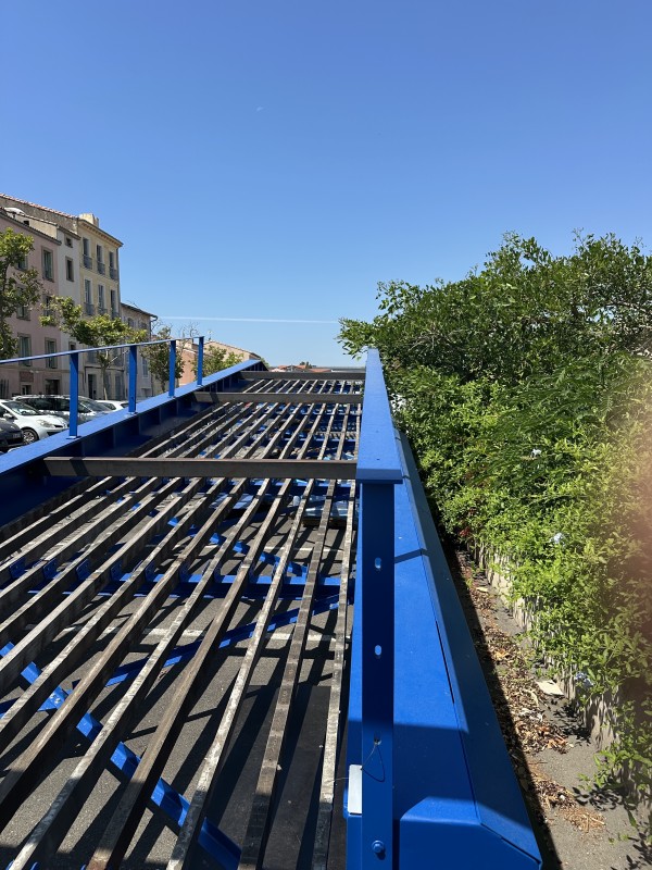 métallisation et thermolaquage en C5 pour une passerelle piétonne pour le port de Martigue dans les Bouches du Rhône