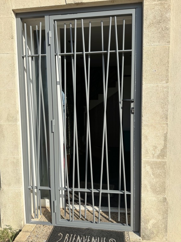 porte grille de défense thermolaqué 