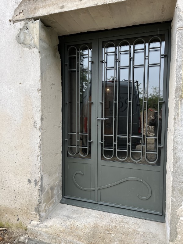 porte acier thermolaqué dans le gard 30 